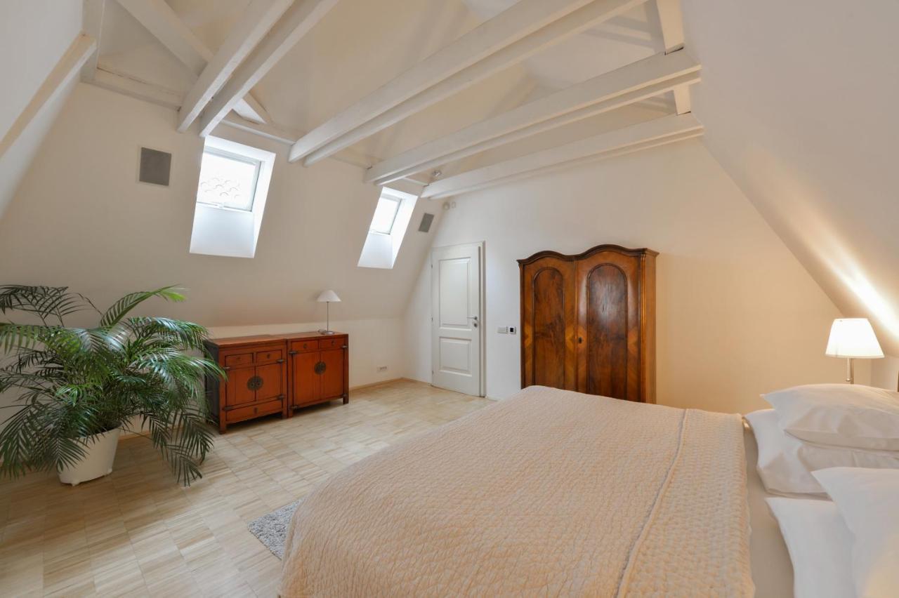 Eclectic Loft Royal Way Apartment Prague Exterior photo